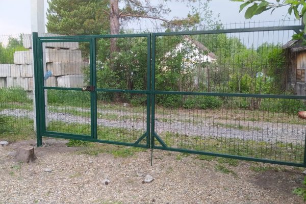 Ворота распашные из 3д сетки
